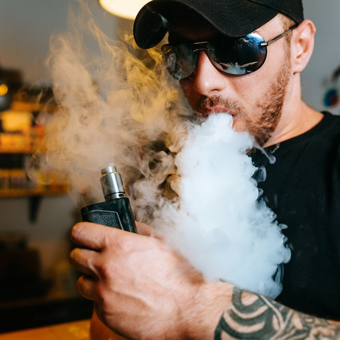 How Do Single-Use Disposables Differ from Vapes with Replaceable Pods?