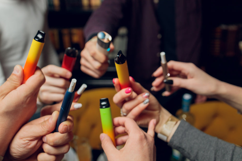 What are some popular and well-regarded vape pen options available in the UK market?