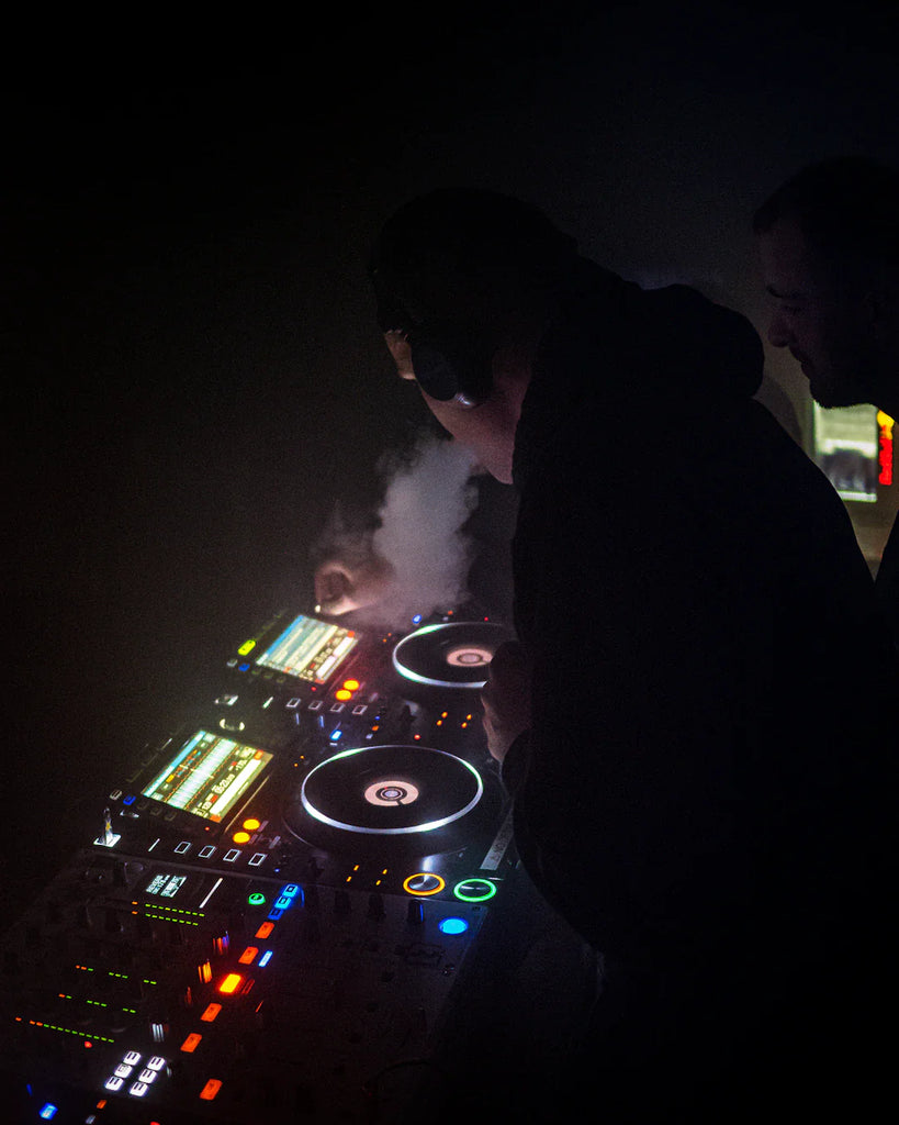 Host the Ultimate Vape Tasting Party: Tips & Ideas